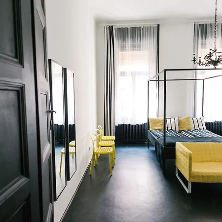 D.five Stylish On Váci Street *